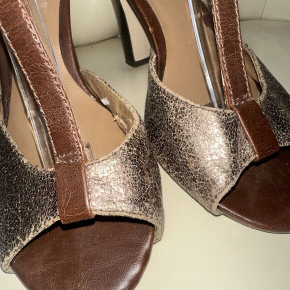Vintage Twenty-One T-Strap Brown Gold Leather Sandals Heel Shoes Size 7 - Picture 2 of 11